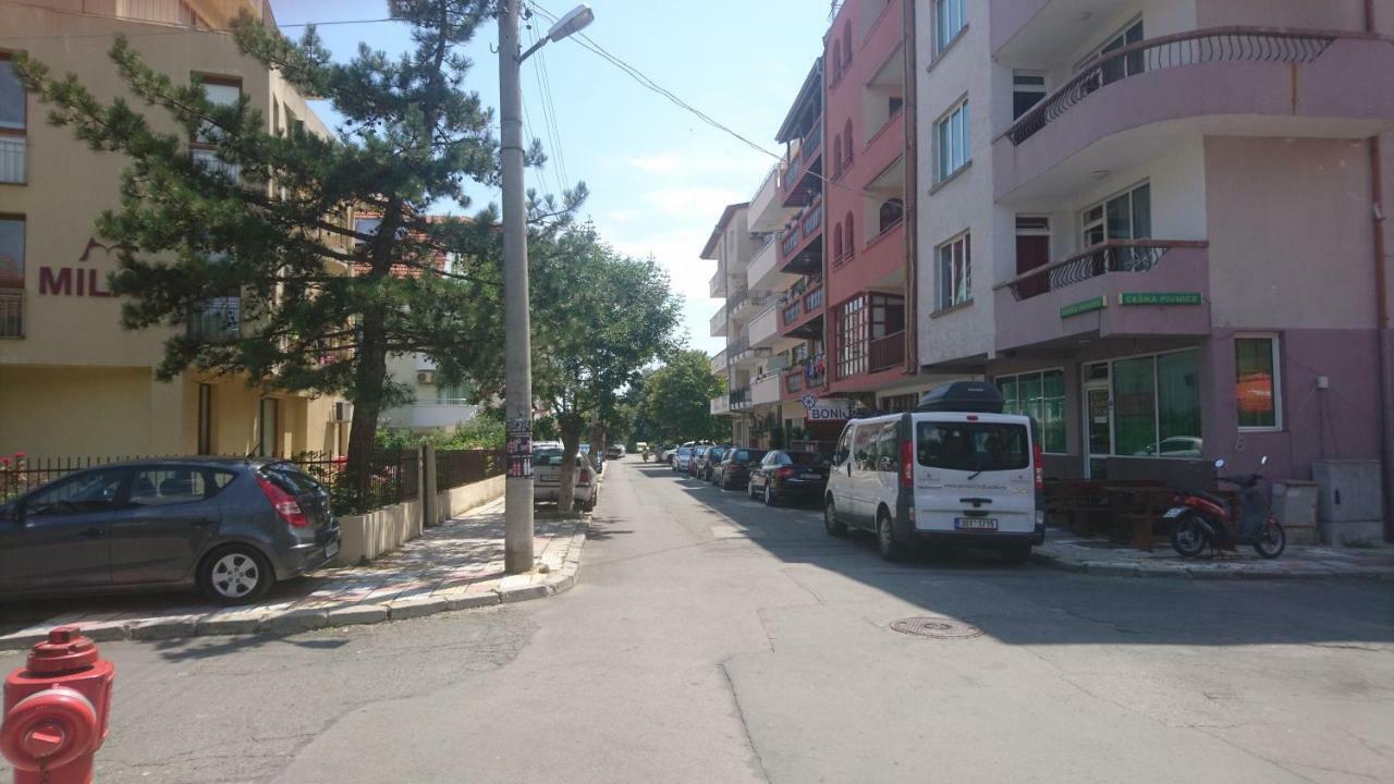 Treti Mart North Apartment Primorsko Exterior foto